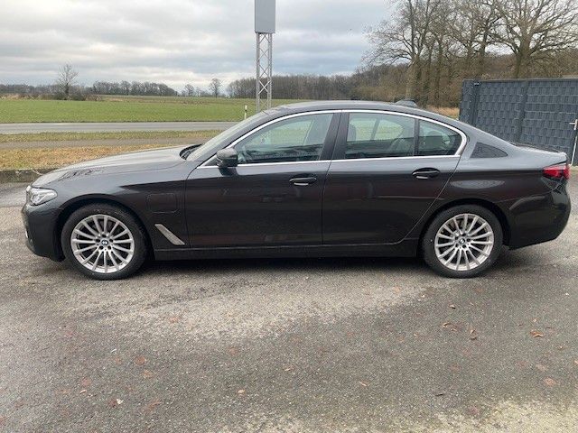 Fahrzeugabbildung BMW 545e xDrive Limousine