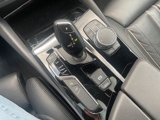 Fahrzeugabbildung BMW 520 d xDrive Sport Line HEAD UP,LEDER,PANO,AHK