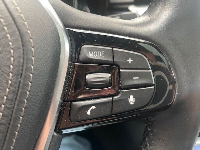 Fahrzeugabbildung BMW 520 d xDrive Sport Line HEAD UP,LEDER,PANO,AHK