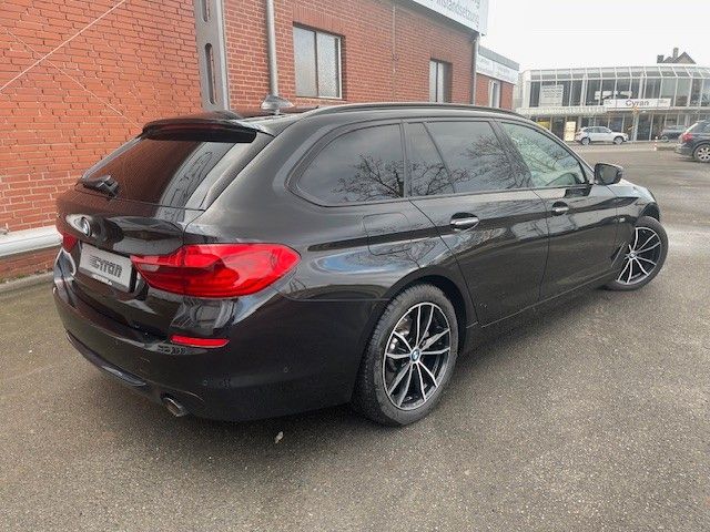 Fahrzeugabbildung BMW 520 d xDrive Sport Line HEAD UP,LEDER,PANO,AHK