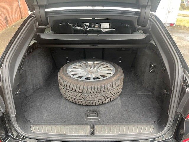 Fahrzeugabbildung BMW 520 d xDrive Sport Line HEAD UP,LEDER,PANO,AHK