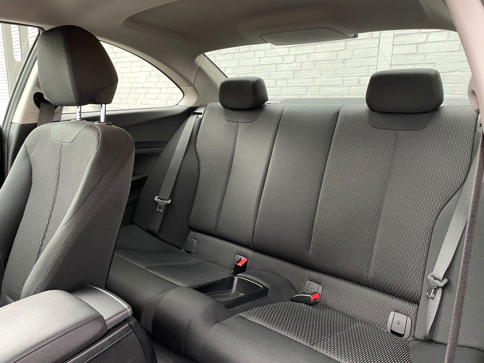 Fahrzeugabbildung BMW 218i Coupe