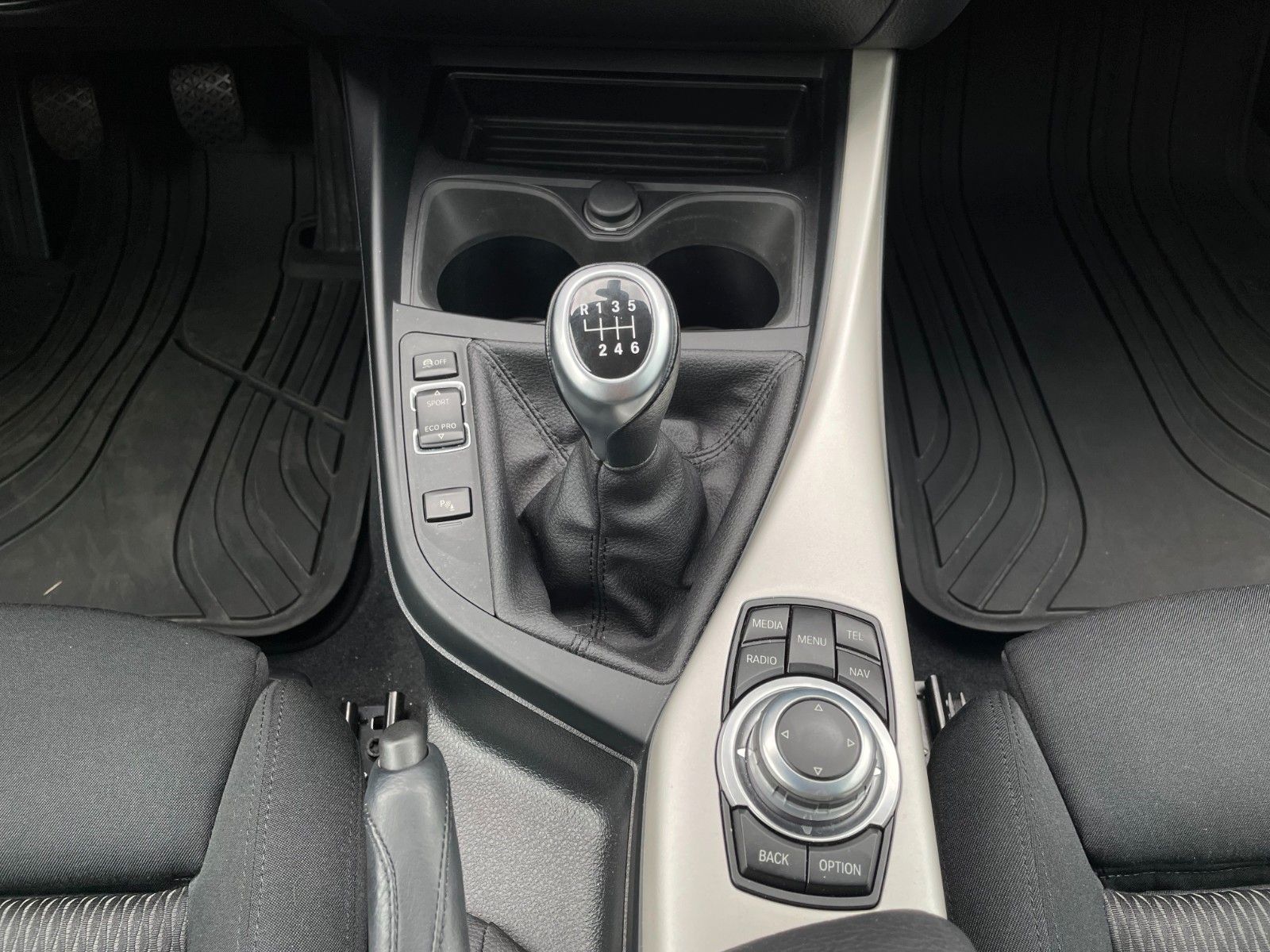 Fahrzeugabbildung BMW 218i Coupe