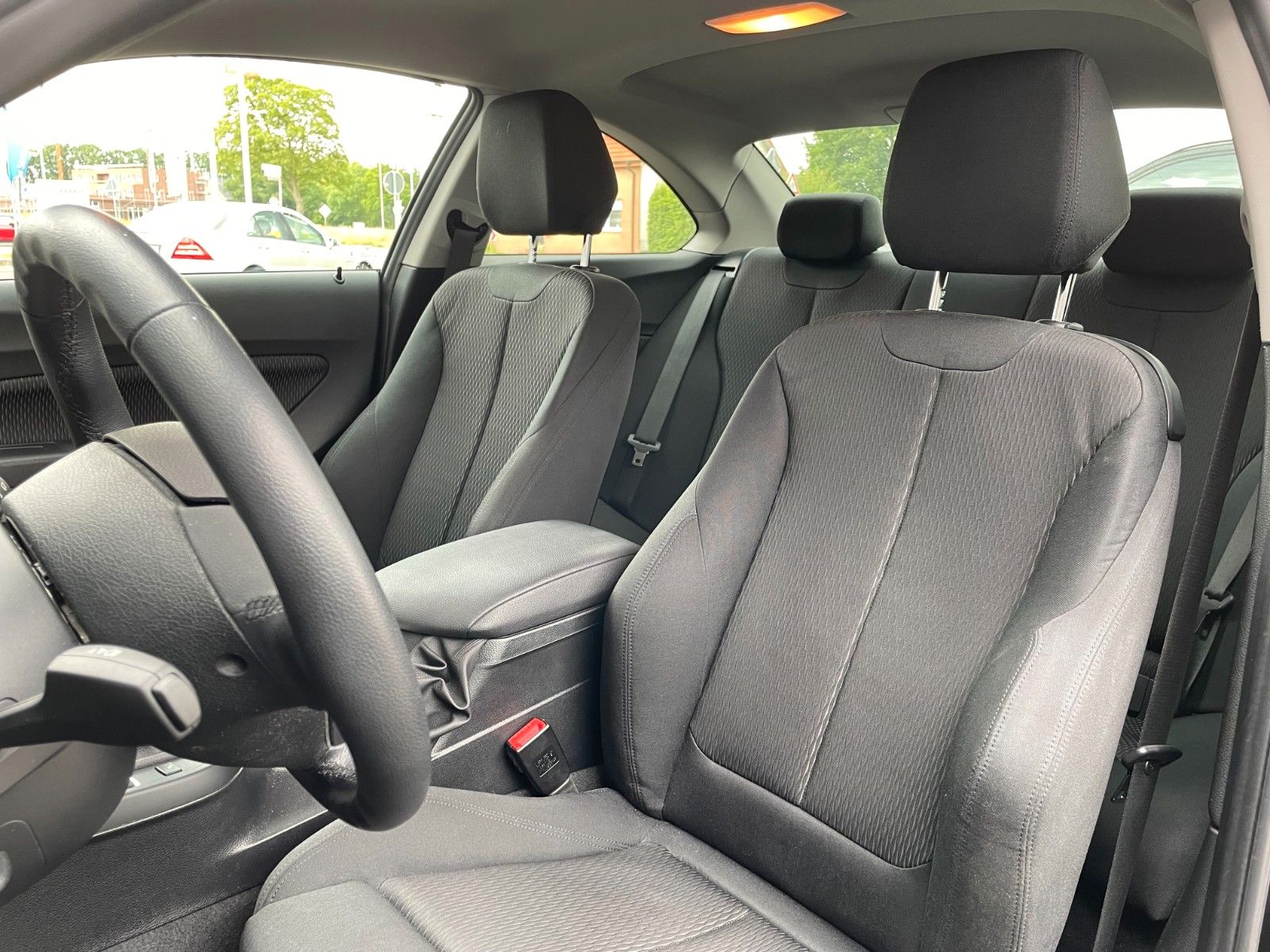 Fahrzeugabbildung BMW 218i Coupe