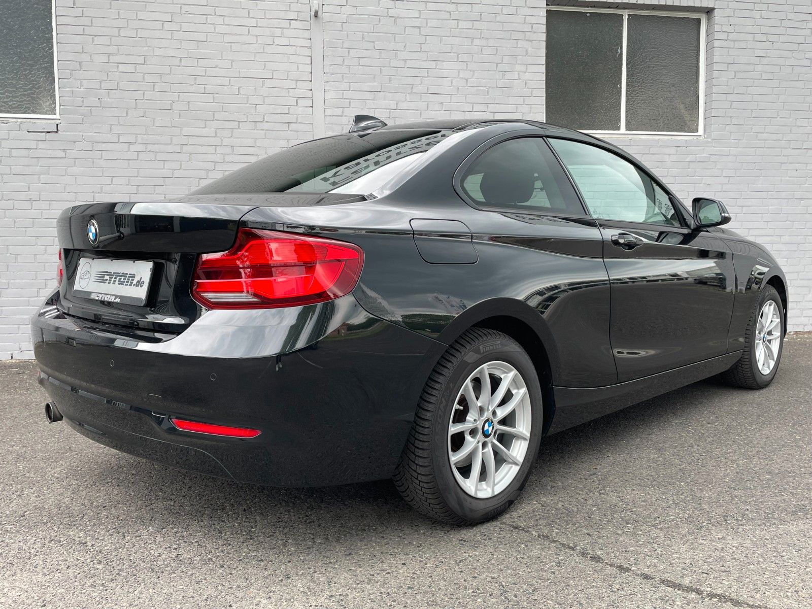 Fahrzeugabbildung BMW 218i Coupe