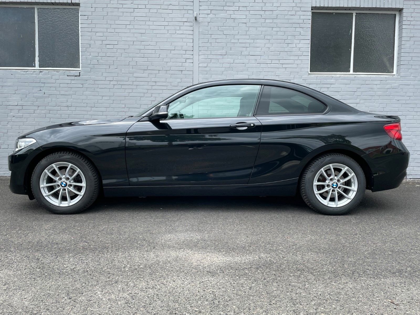 Fahrzeugabbildung BMW 218i Coupe