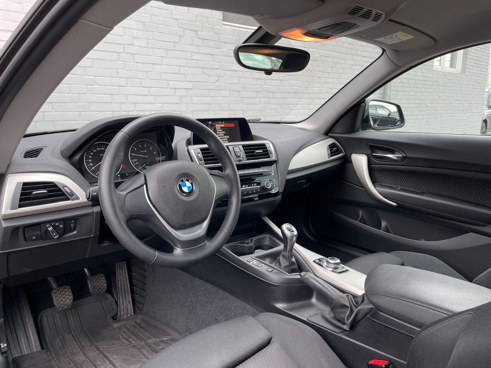Fahrzeugabbildung BMW 218i Coupe