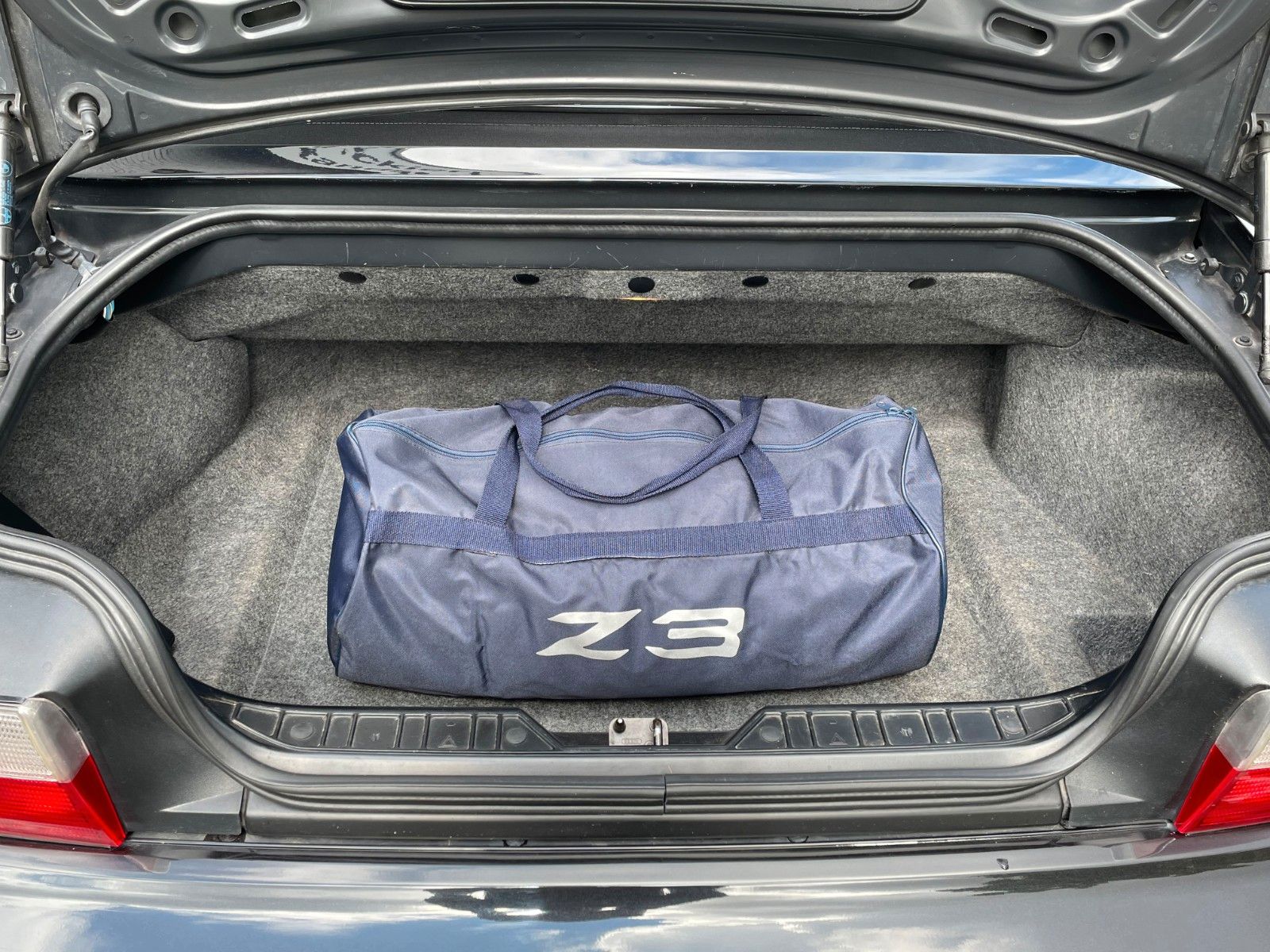 Fahrzeugabbildung BMW Z3 Cabriolet