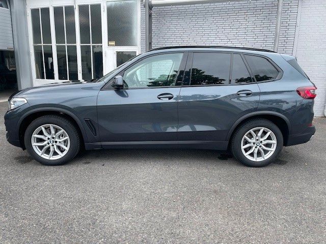 Fahrzeugabbildung BMW X5 xDrive 30d LASER HUD uvm.
