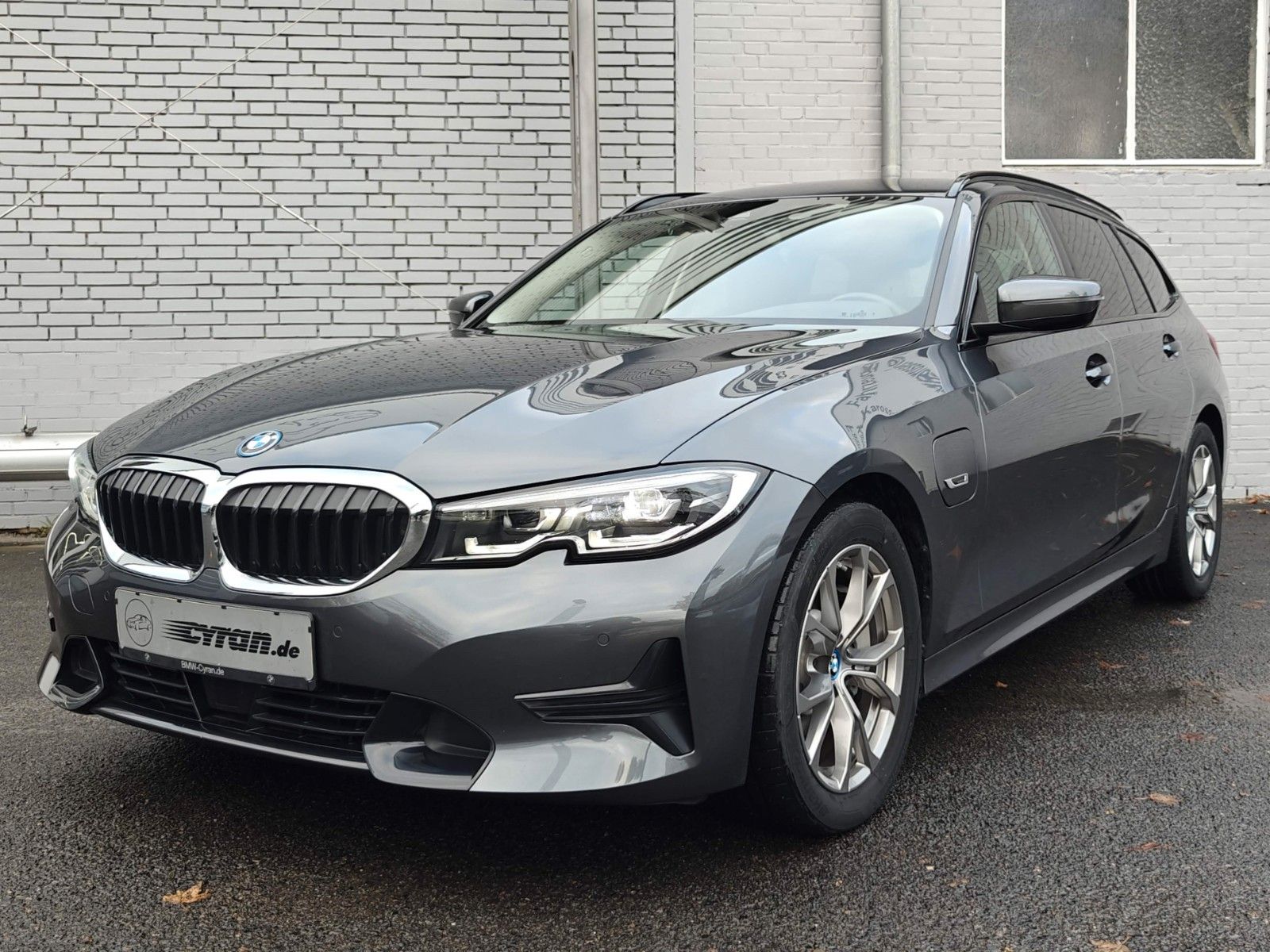 BMW 330e Touring Sport Line