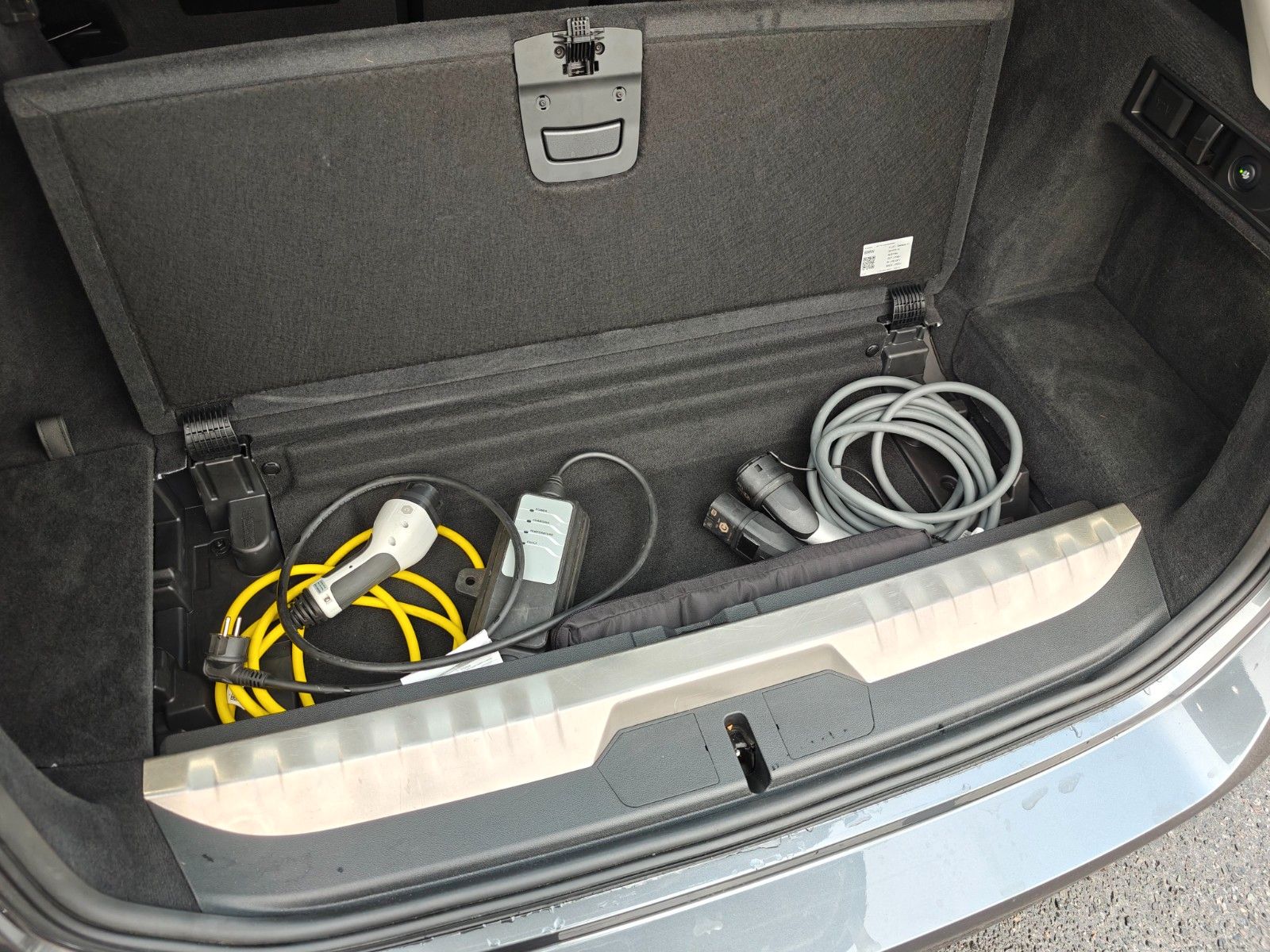 Fahrzeugabbildung BMW 330e Touring Sport Line