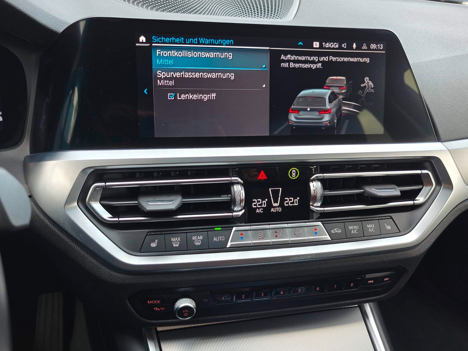 Fahrzeugabbildung BMW 330e Touring Sport Line