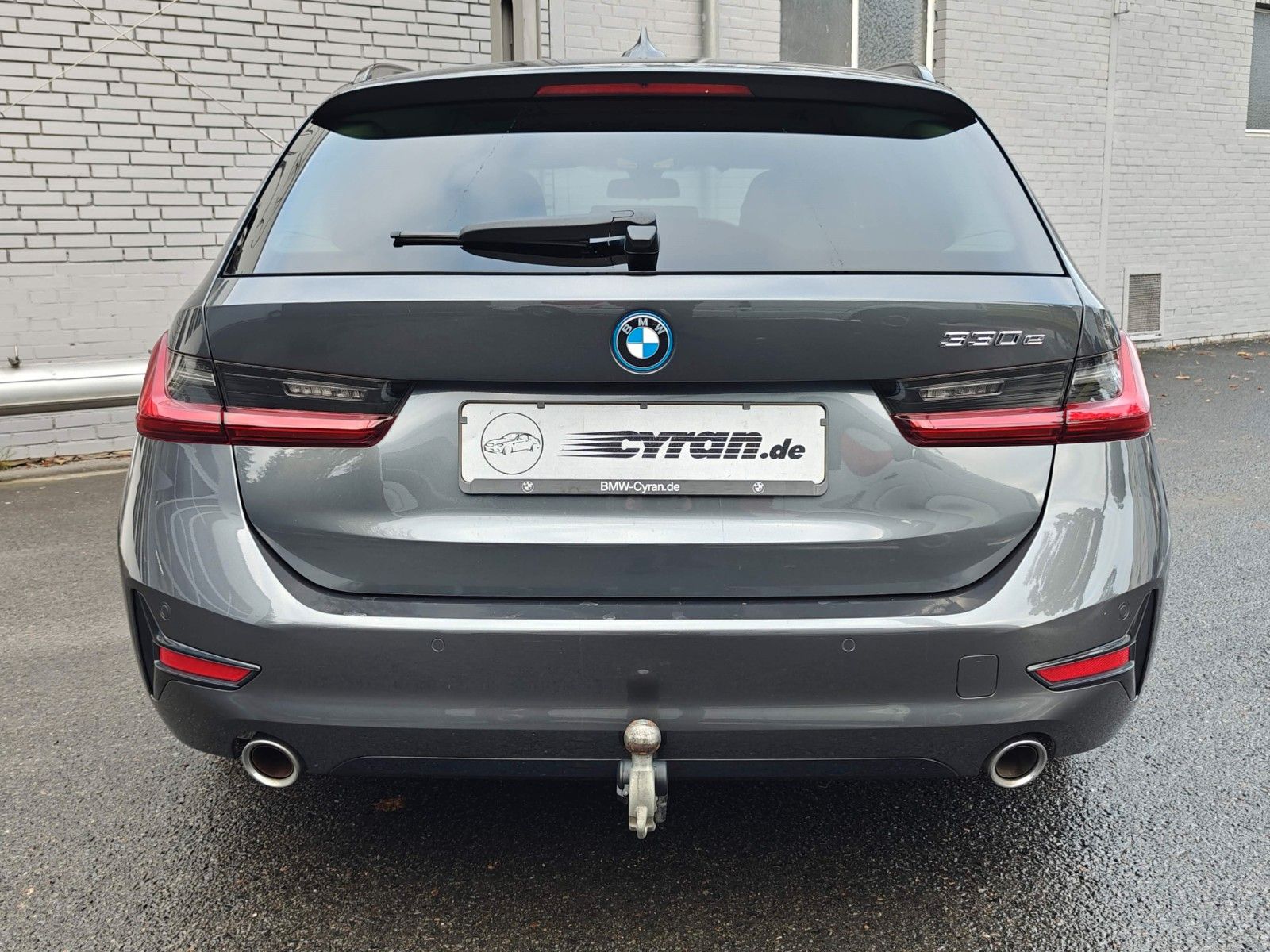 Fahrzeugabbildung BMW 330e Touring Sport Line