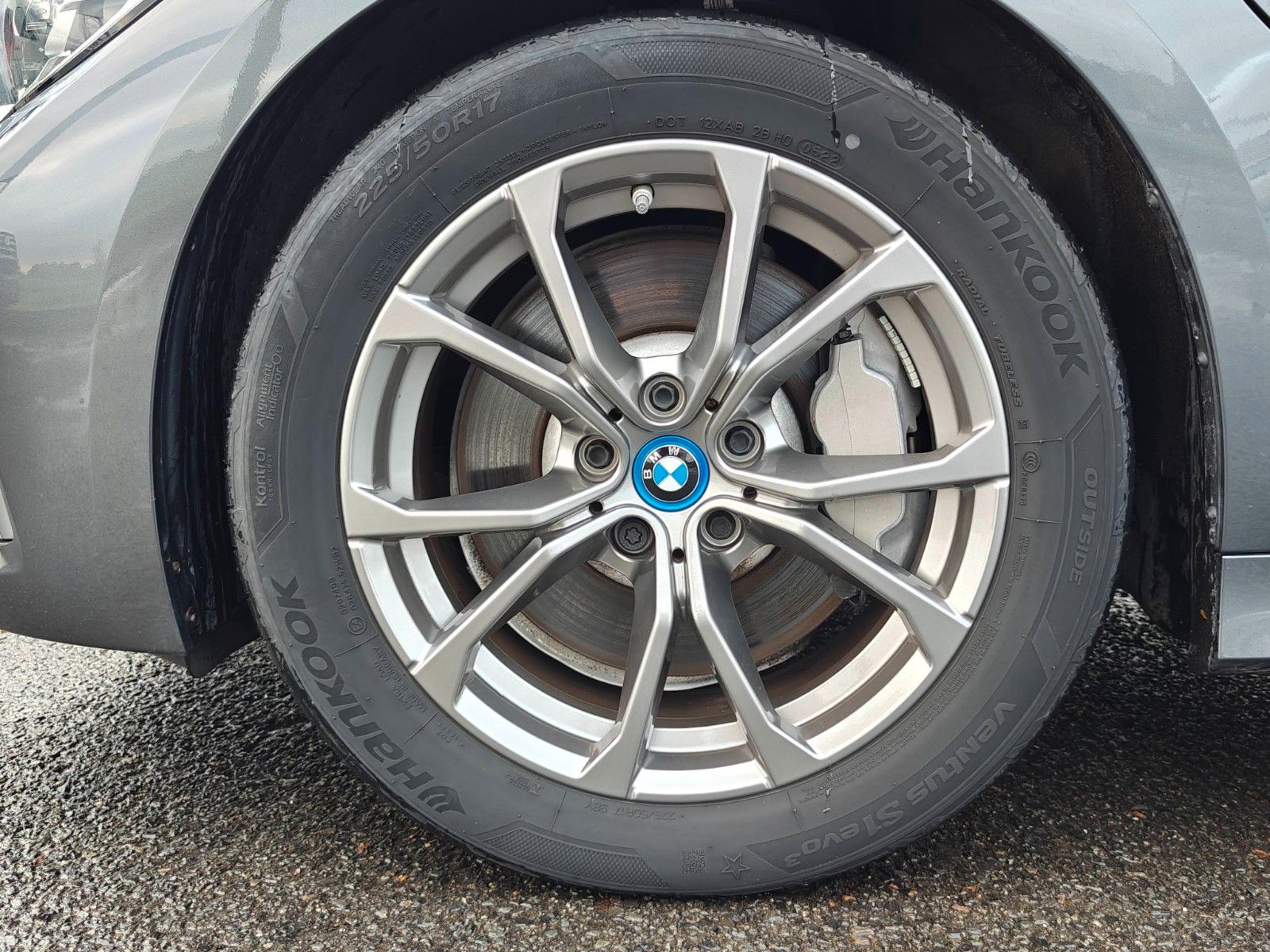 Fahrzeugabbildung BMW 330e Touring Sport Line