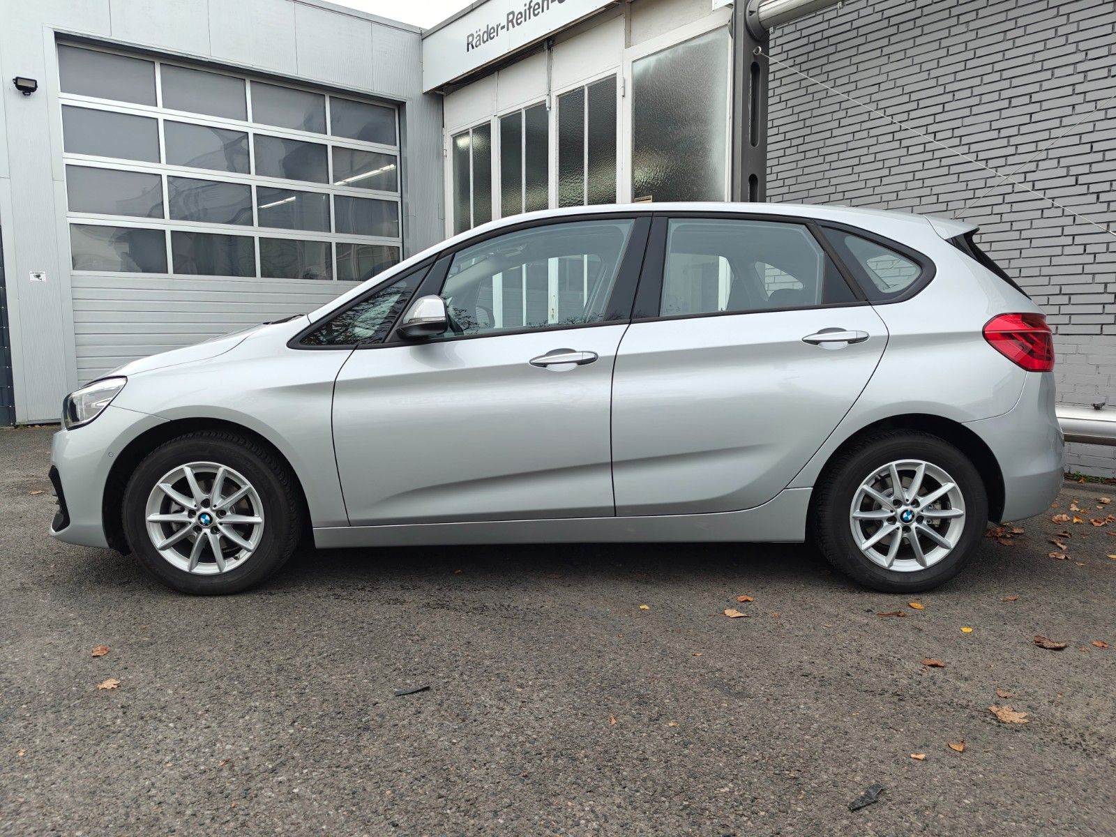 Fahrzeugabbildung BMW 216 Active Tourer