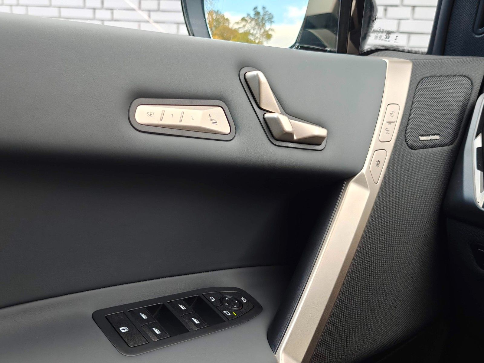 Fahrzeugabbildung BMW iX 40 xDrive