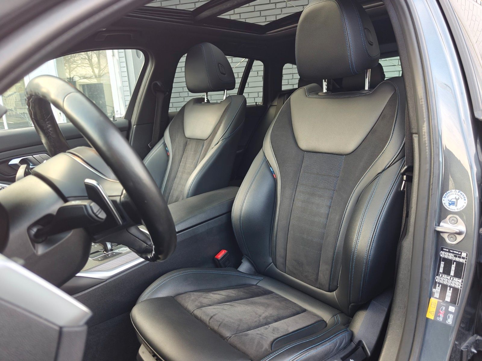 Fahrzeugabbildung BMW 330e Touring M Sport