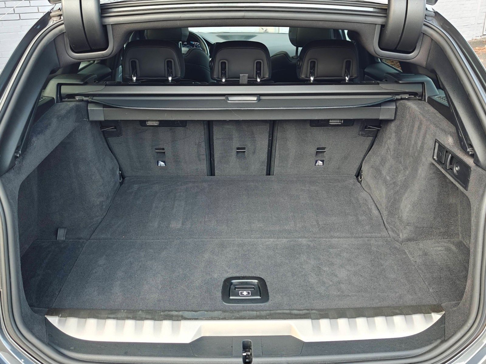 Fahrzeugabbildung BMW 330e Touring M Sport