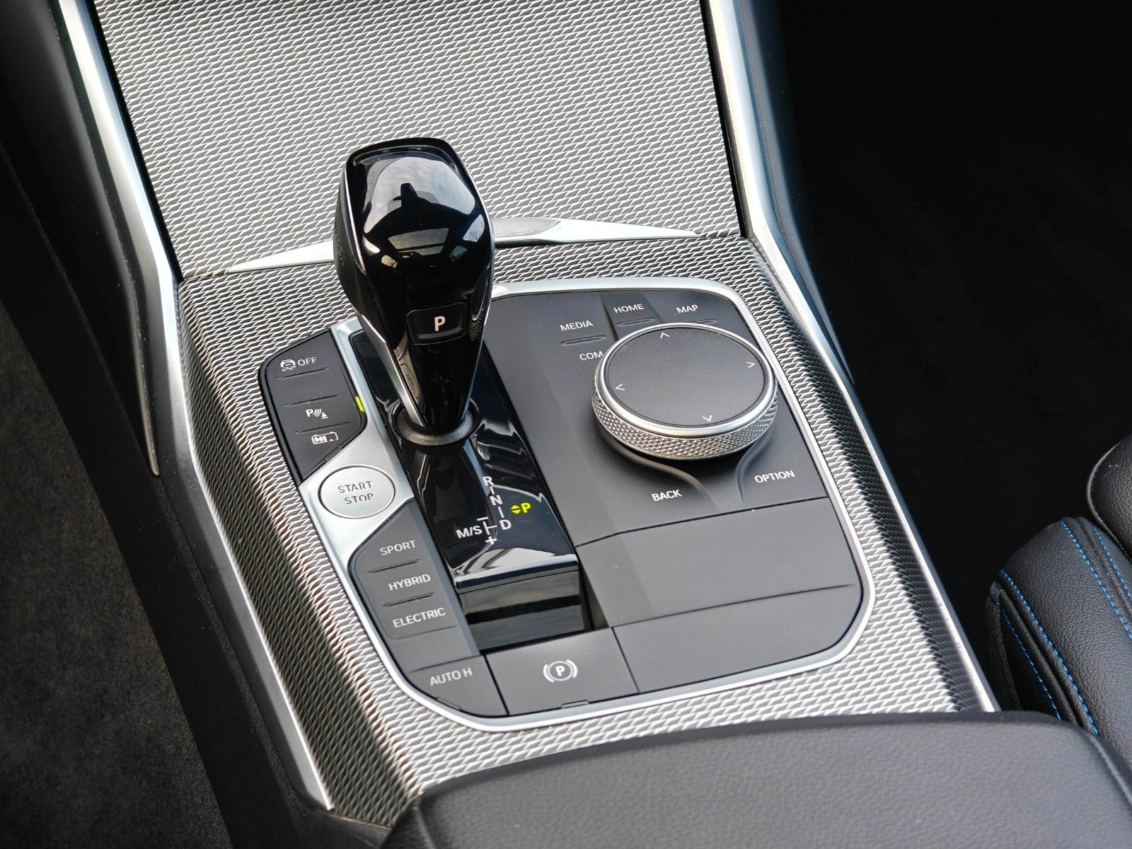 Fahrzeugabbildung BMW 330e Touring M Sport