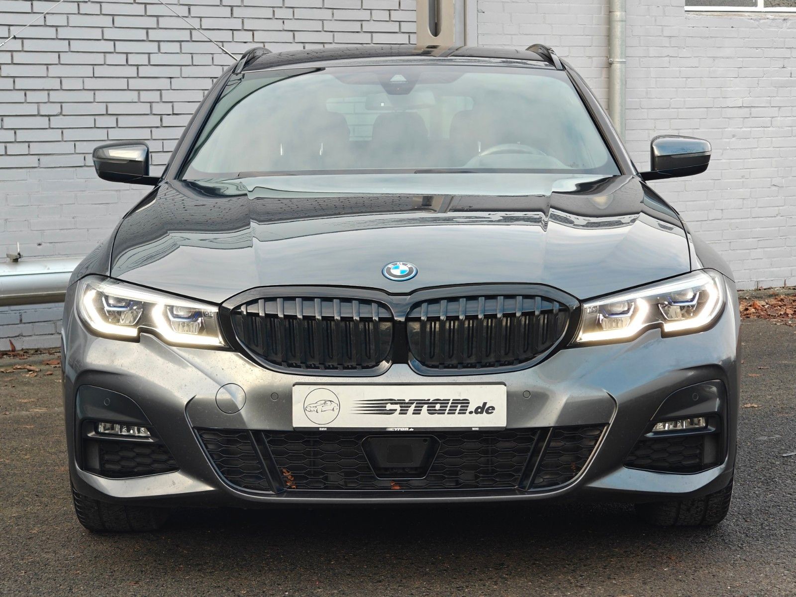 Fahrzeugabbildung BMW 330e Touring M Sport