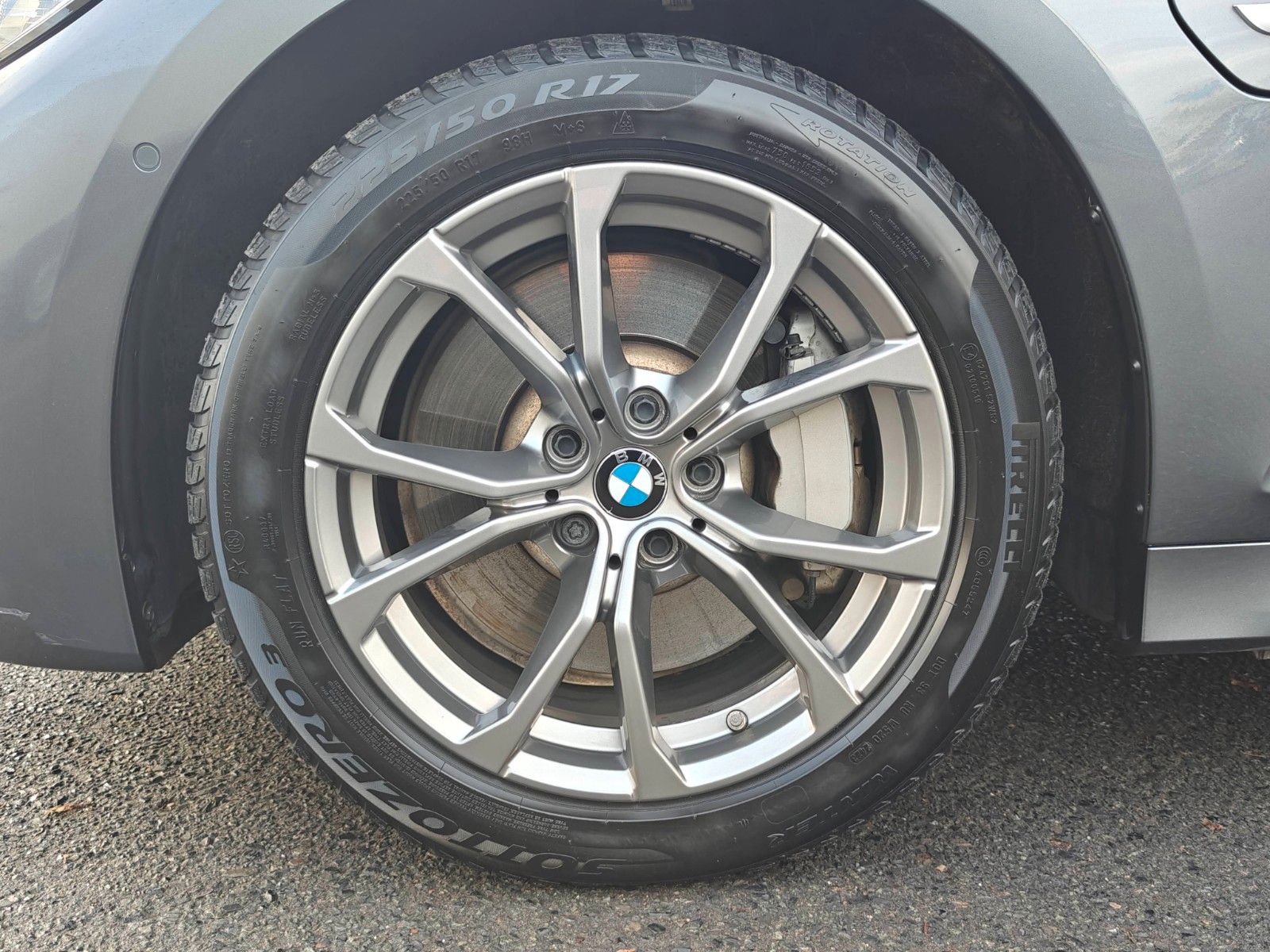 Fahrzeugabbildung BMW 330e Touring M Sport