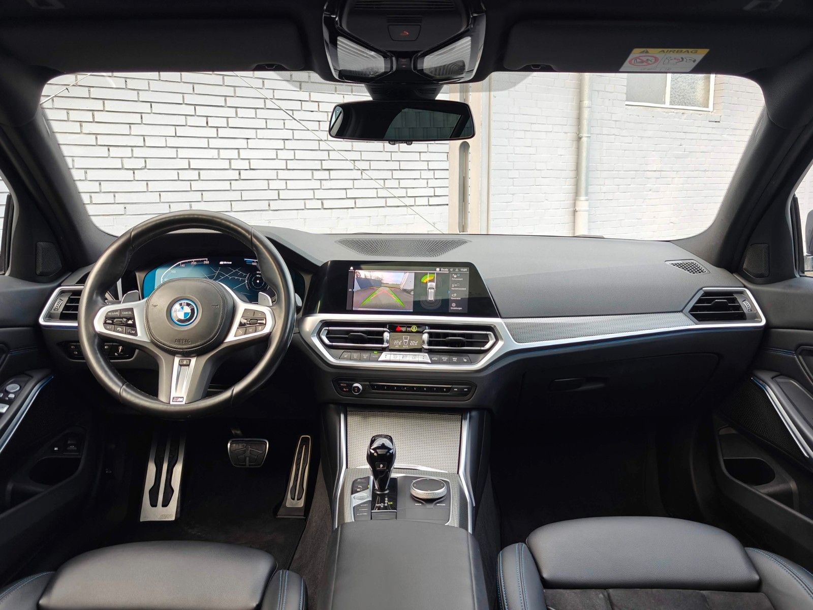 Fahrzeugabbildung BMW 330e Touring M Sport