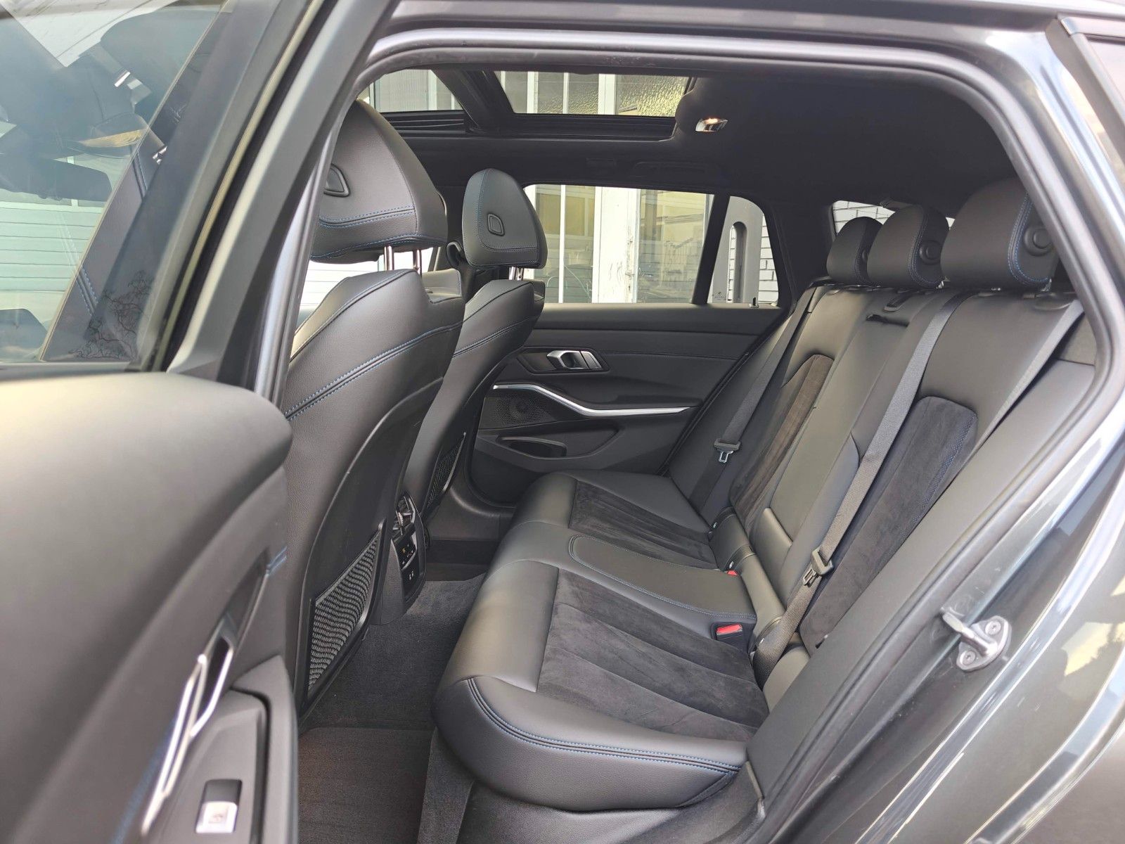 Fahrzeugabbildung BMW 330e Touring M Sport