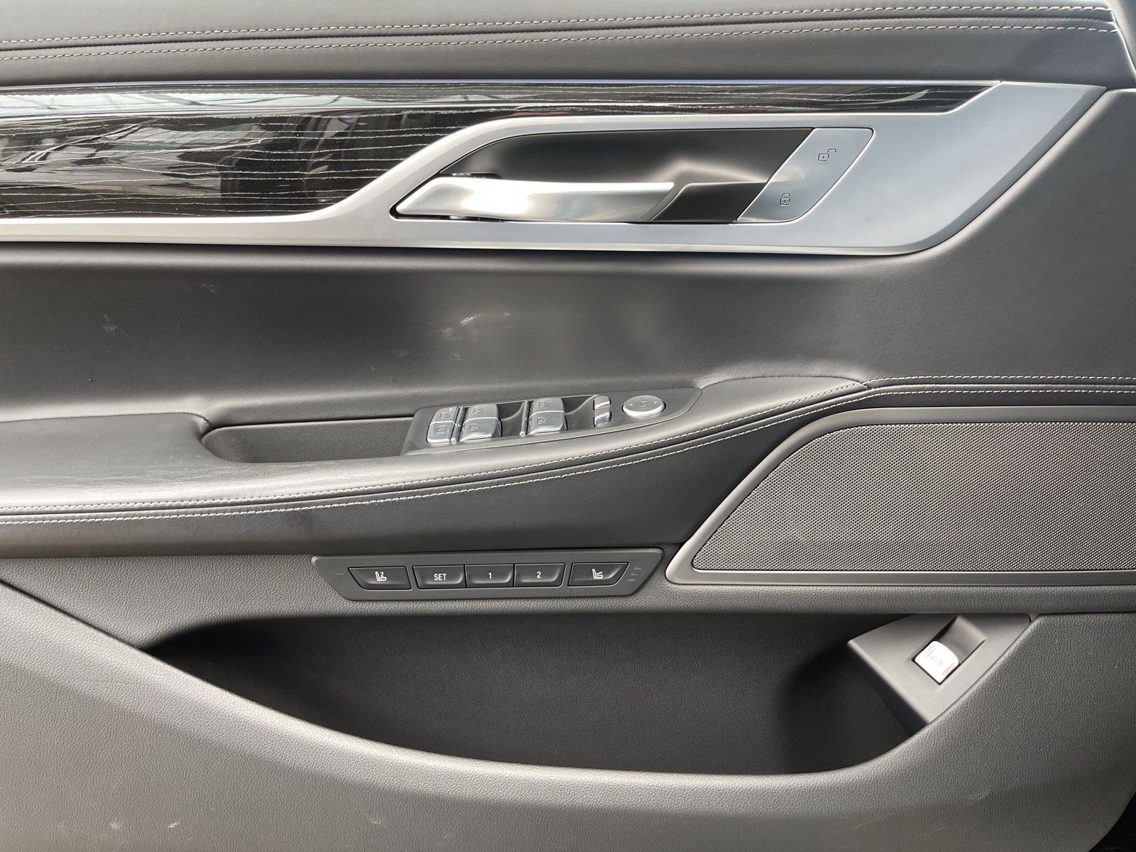 Fahrzeugabbildung BMW 750 i xDrive M Sport