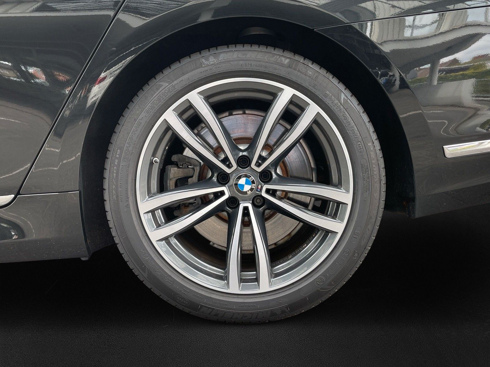Fahrzeugabbildung BMW 750 i xDrive M Sport