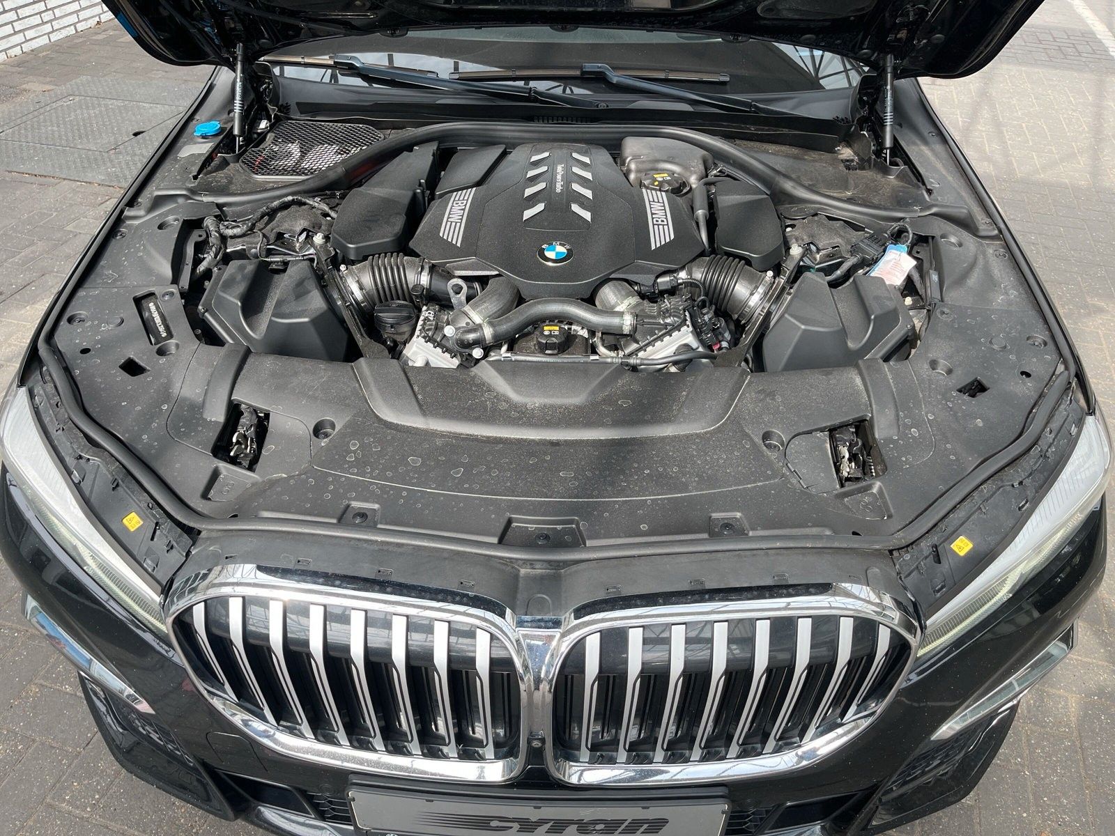 Fahrzeugabbildung BMW 750 i xDrive M Sport