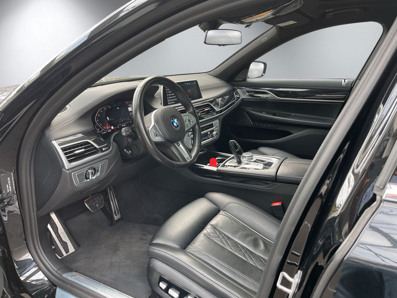 Fahrzeugabbildung BMW 750 i xDrive M Sport