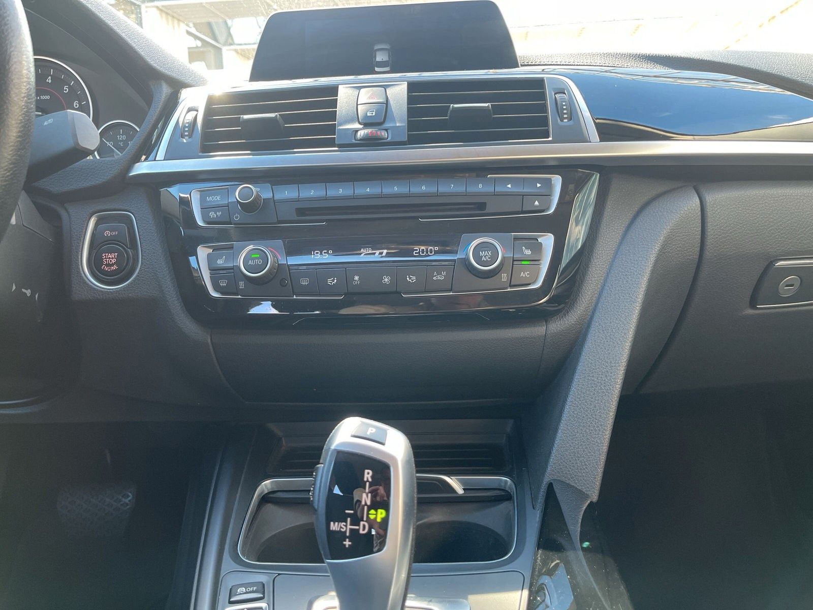 Fahrzeugabbildung BMW 320 i Limousine Sport Line