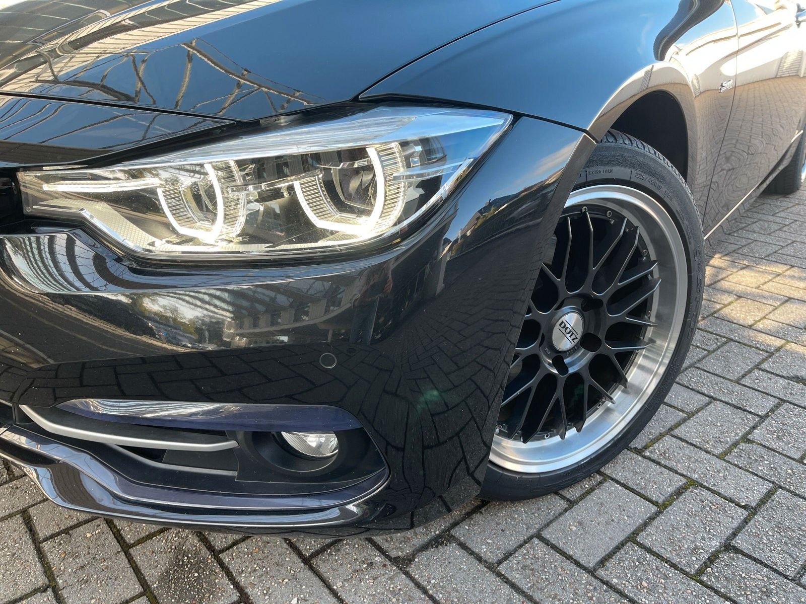 Fahrzeugabbildung BMW 320 i Limousine Sport Line