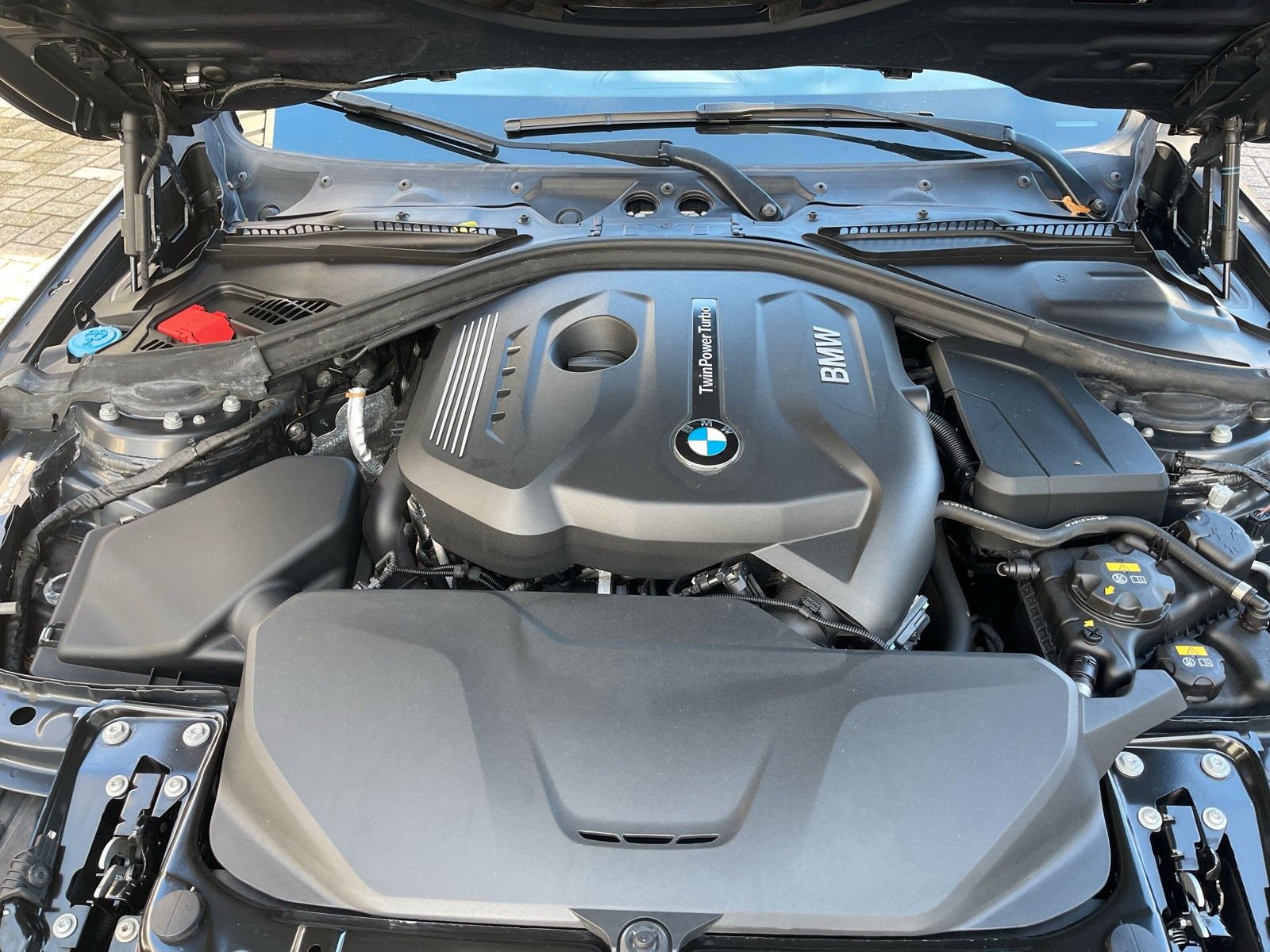 Fahrzeugabbildung BMW 320 i Limousine Sport Line