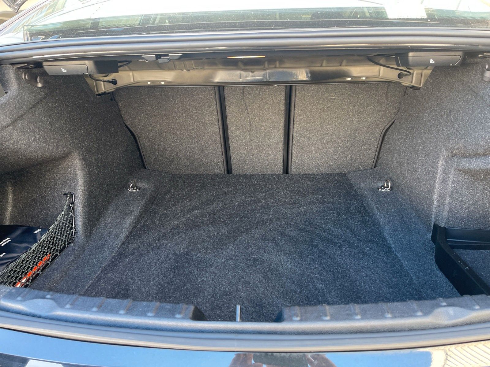 Fahrzeugabbildung BMW 320 i Limousine Sport Line