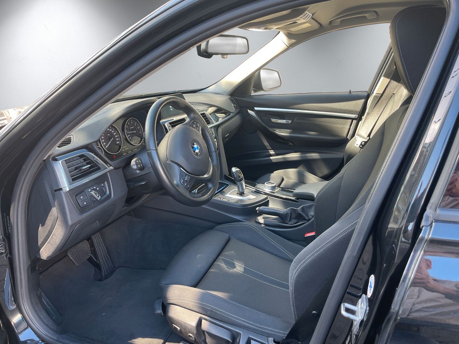 Fahrzeugabbildung BMW 320 i Limousine Sport Line