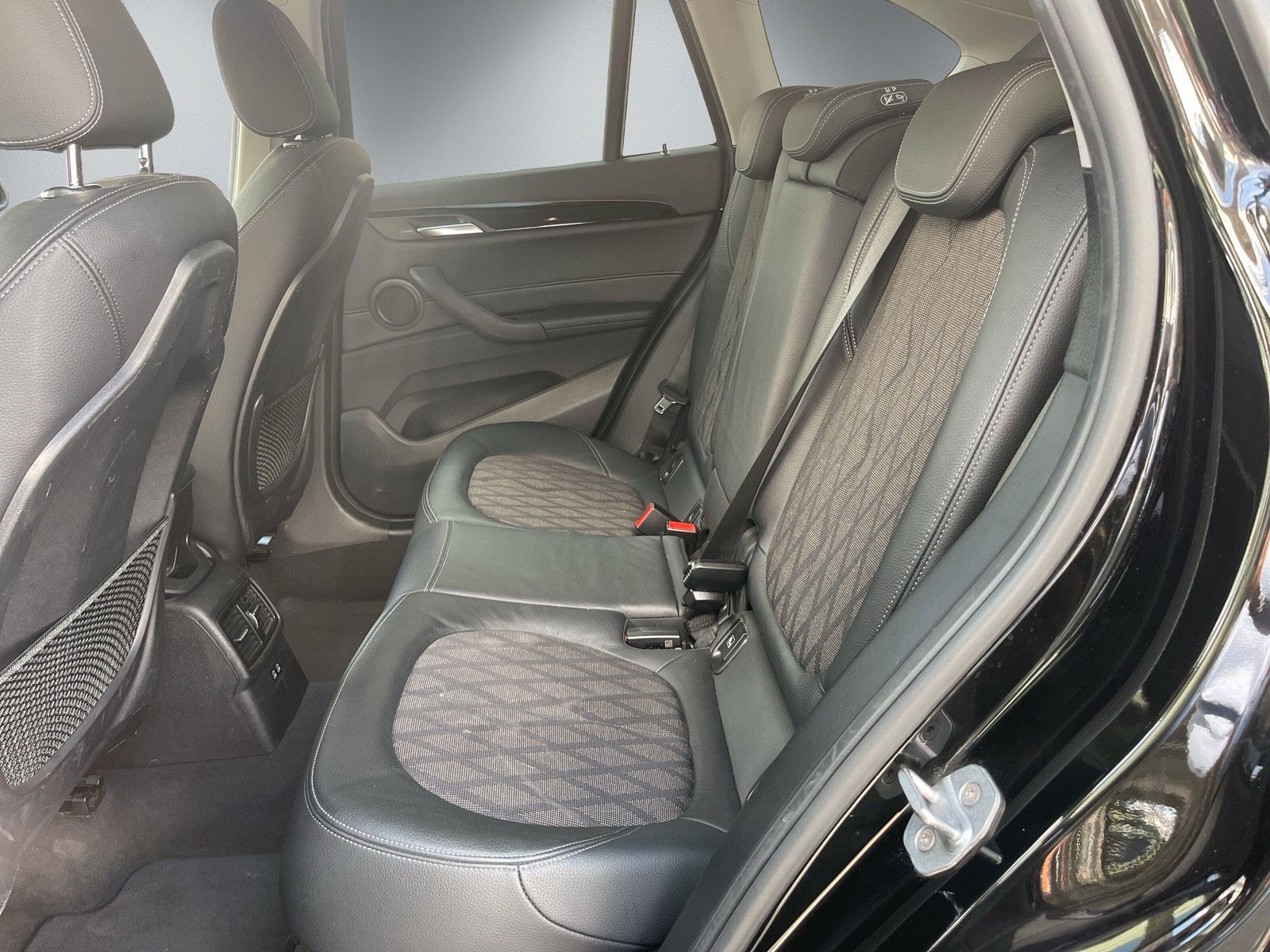 Fahrzeugabbildung BMW X1 sDrive 18 d xLine