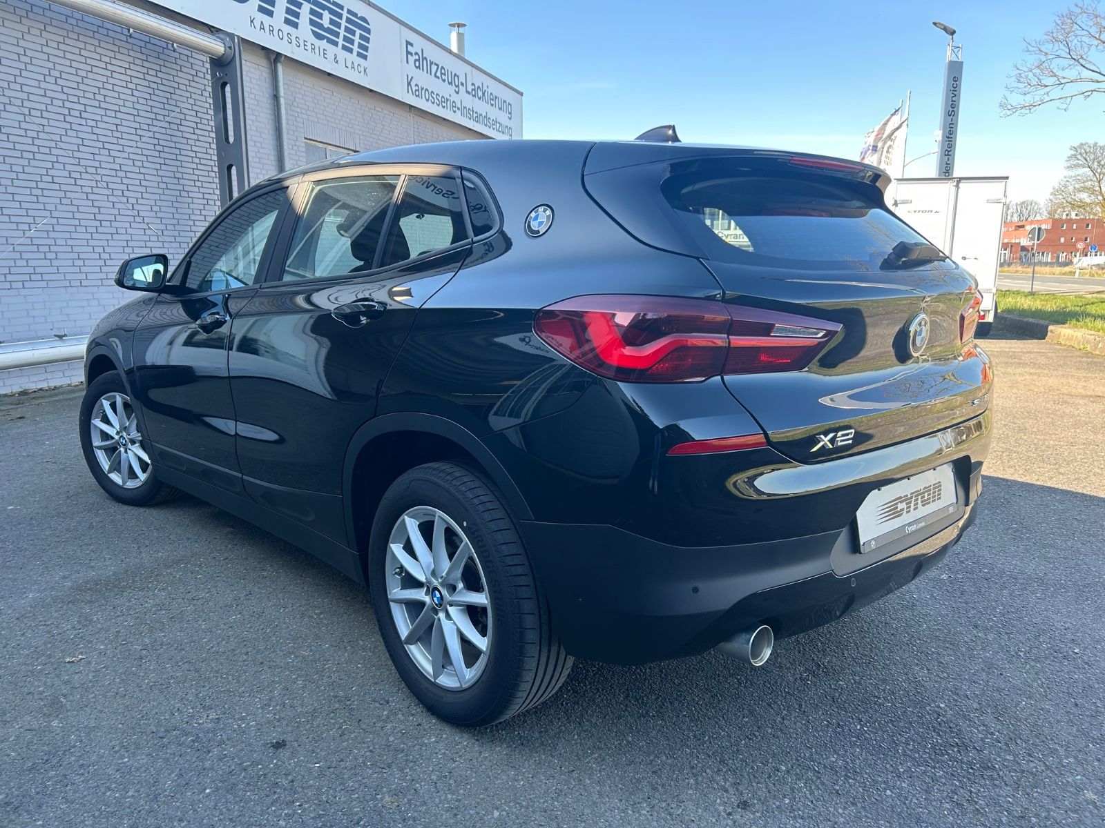 Fahrzeugabbildung BMW X2 18i sDrive Advantage