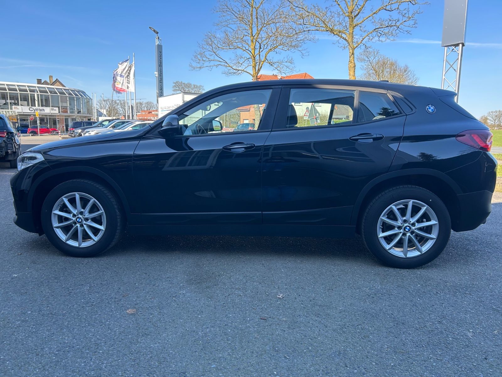 Fahrzeugabbildung BMW X2 18i sDrive Advantage
