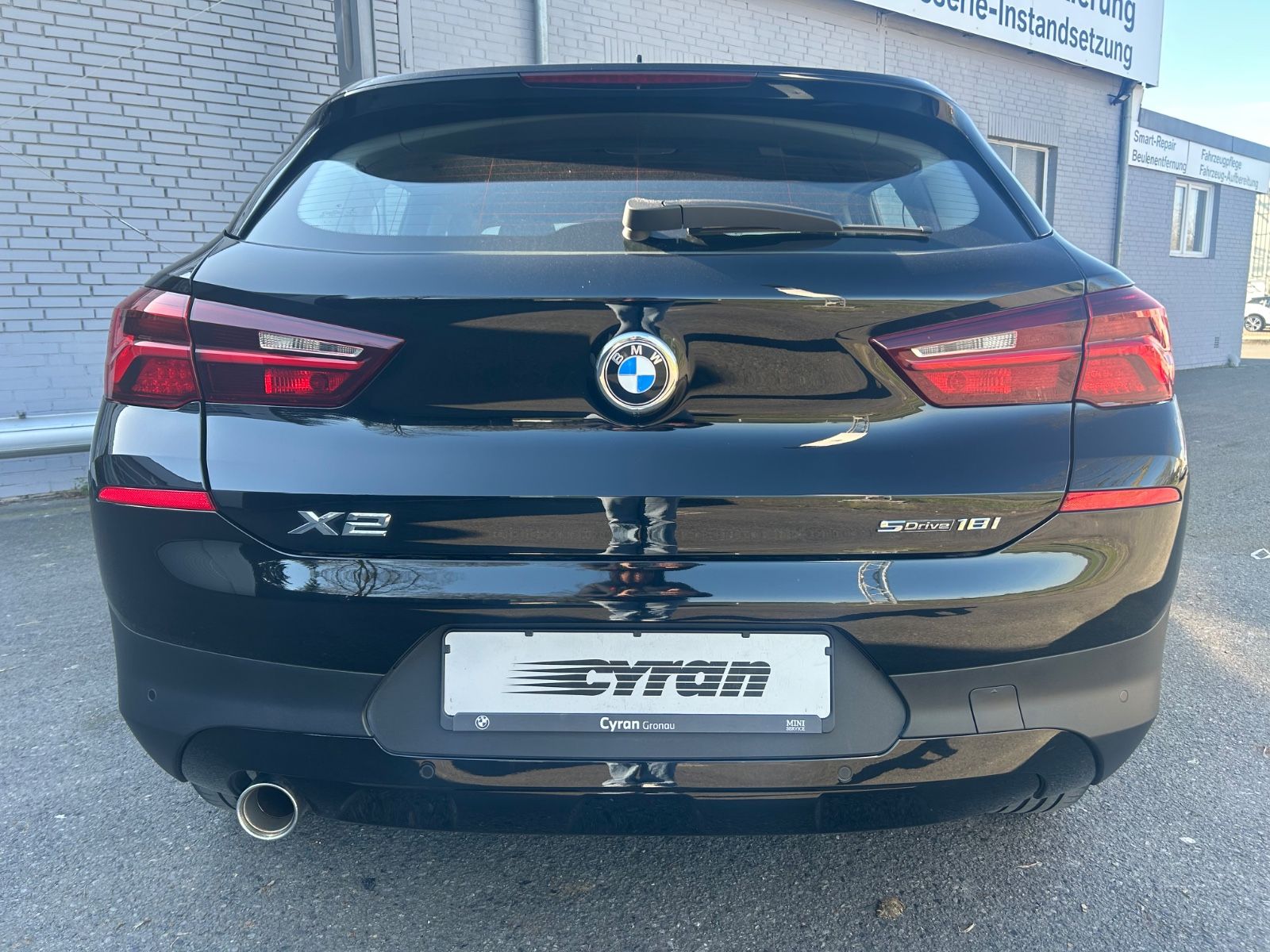 Fahrzeugabbildung BMW X2 18i sDrive Advantage