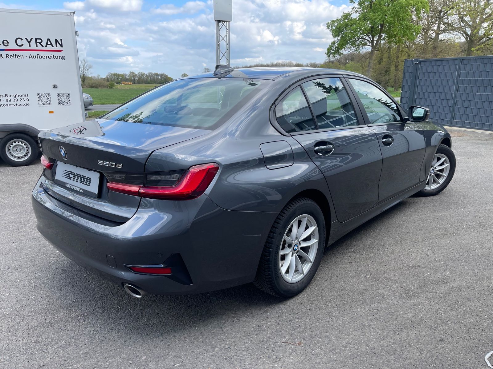 Fahrzeugabbildung BMW 320 dA Advantage