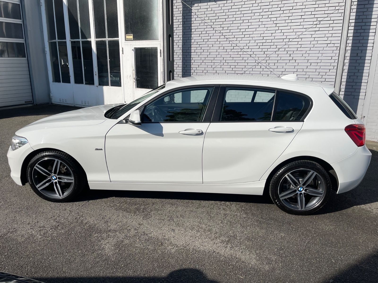 Fahrzeugabbildung BMW 118 i Sport Line