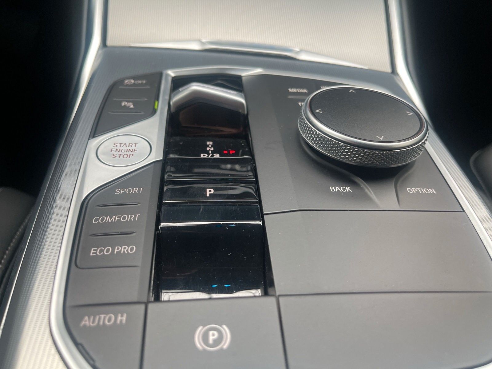 Fahrzeugabbildung BMW 320 d Limousine