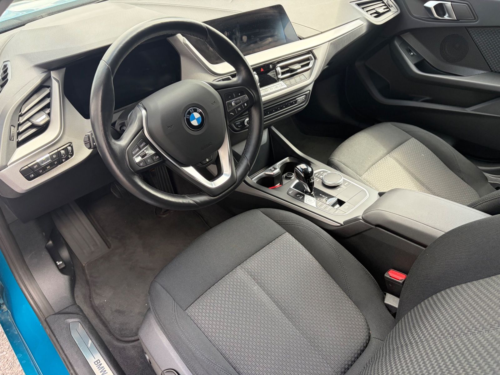 Fahrzeugabbildung BMW 116d Limousine Advantage