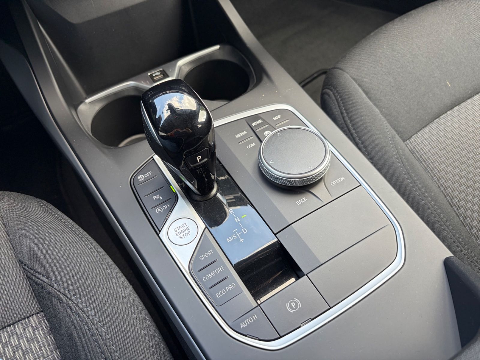 Fahrzeugabbildung BMW 116d Limousine Advantage