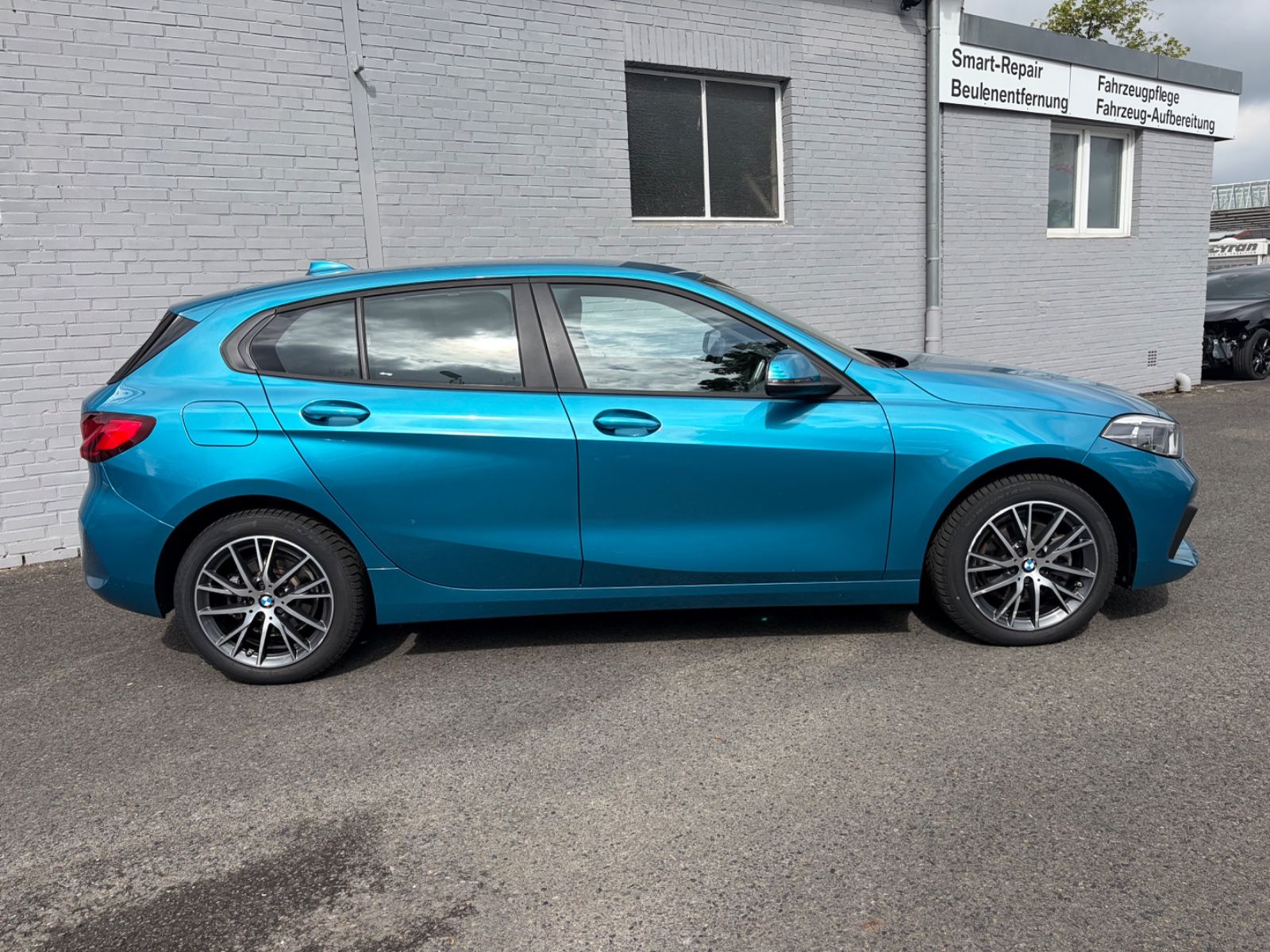 Fahrzeugabbildung BMW 116d Limousine Advantage