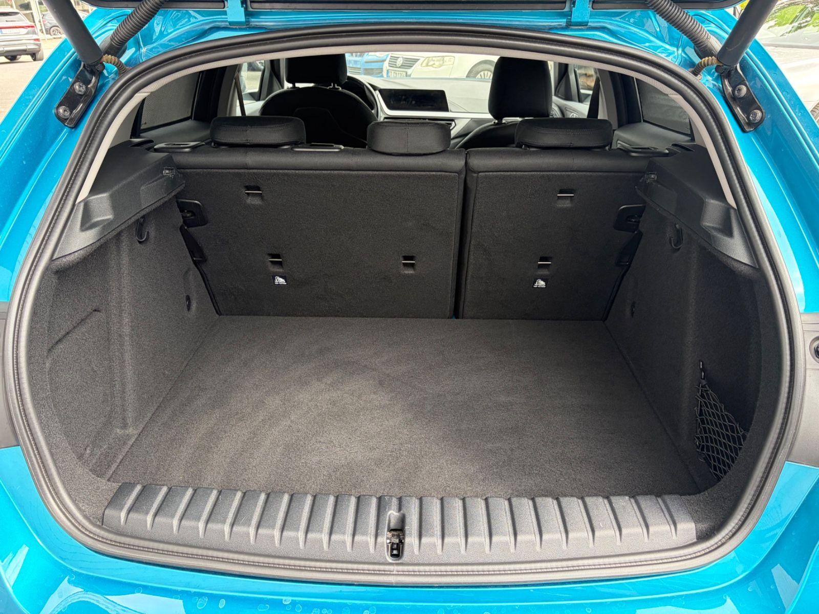 Fahrzeugabbildung BMW 116d Limousine Advantage