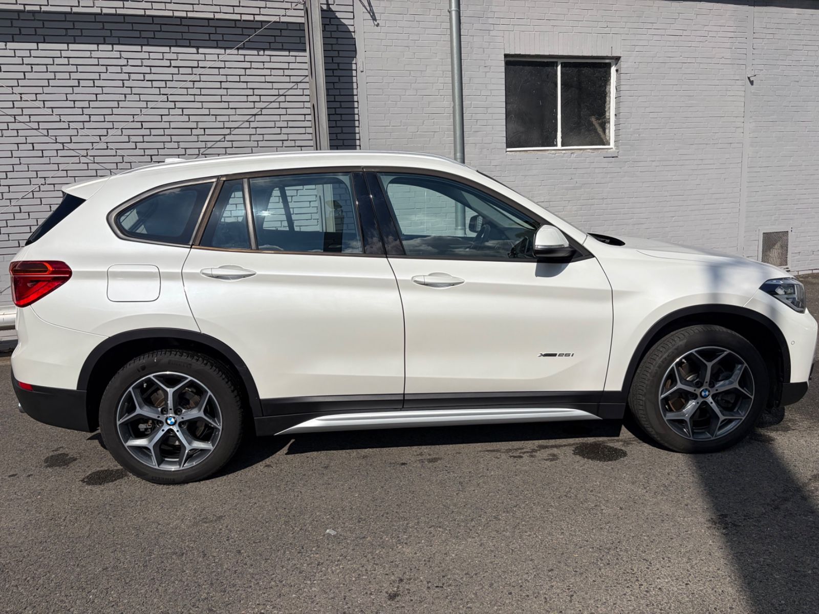 Fahrzeugabbildung BMW X1 25 i xLine