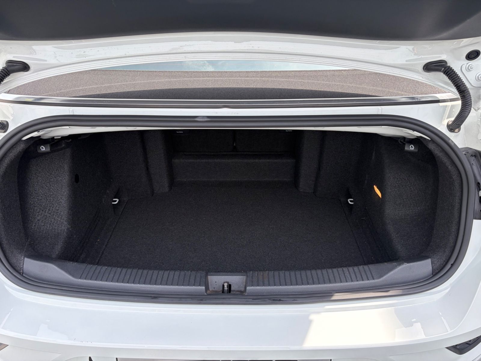 Fahrzeugabbildung Volkswagen T-Roc Cabriolet R-Line