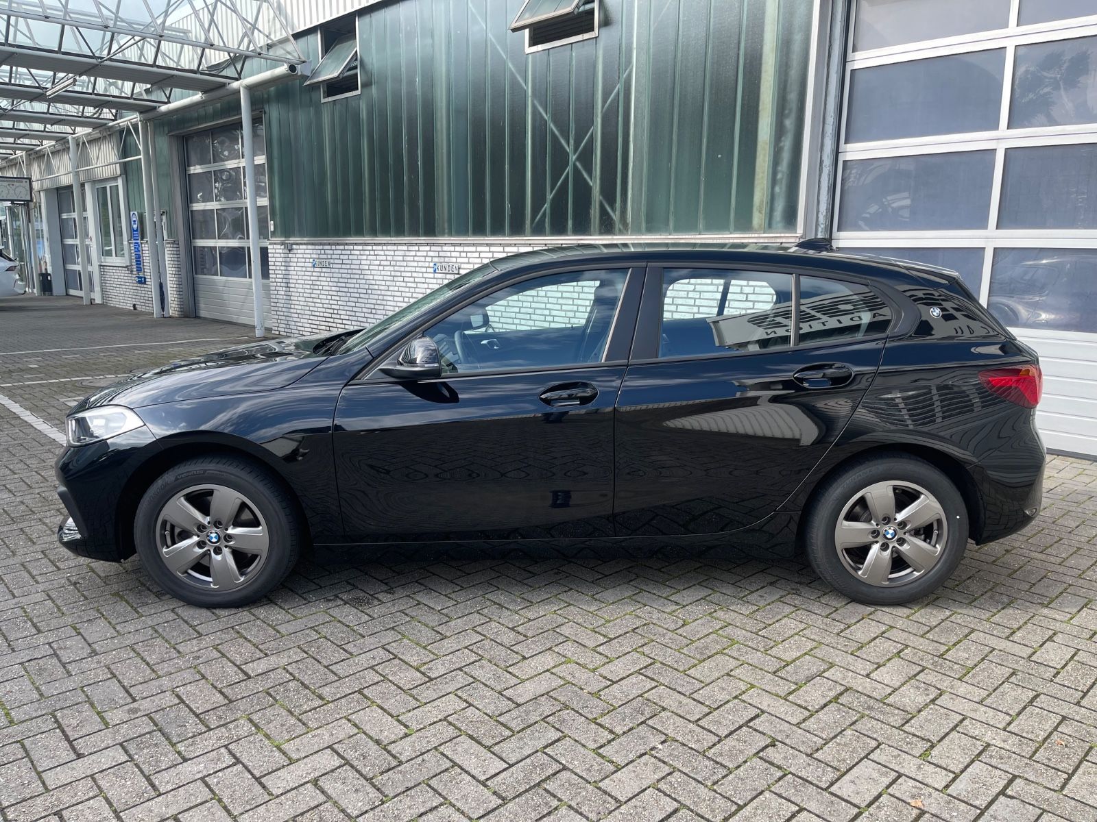 Fahrzeugabbildung BMW 116 i Limousine